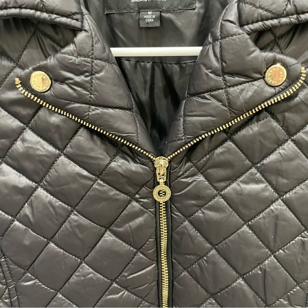 Marc New York. Andrew Marc. Women’s Coat Size Medium. Black with Gold. Quilted. - Picture 5 of 11